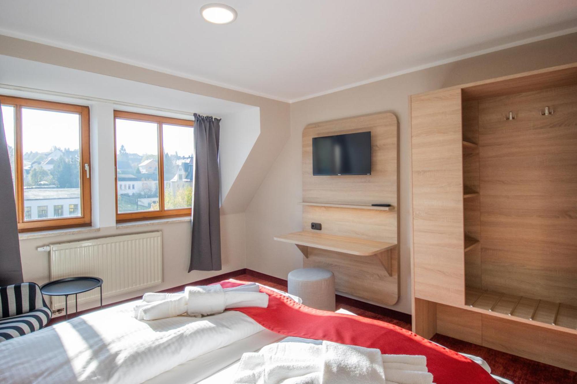 Hotel Lengenfelder Hof Lengenfeld  Экстерьер фото